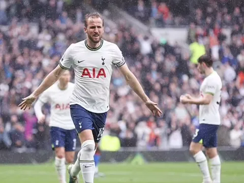 PSG tranh tiền đạo 100 triệu bảng với Man Utd, Chelsea