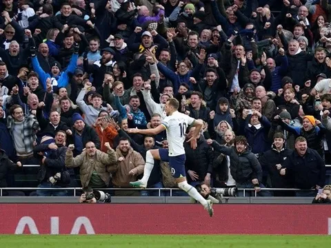 Xé lưới Chelsea, Kane cân bằng kỷ lục hơn 30 năm