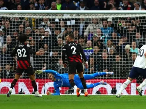 Kane lập siêu kỷ lục, Tottenham 'chắp cánh' cho Arsenal