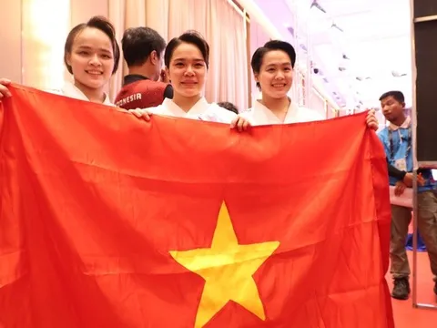Karate mở hàng hai HCV cho Việt Nam ở SEA Games