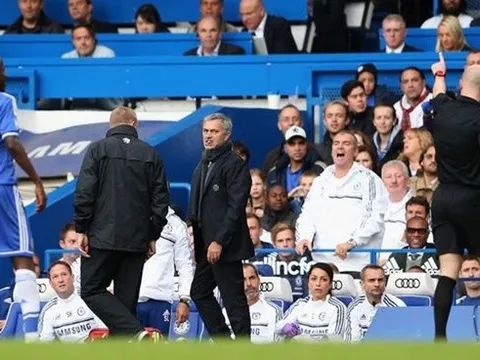 Kẻ thù Premier League khiến Mourinho nóng mặt