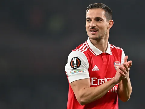 Kép phụ của Ben White tìm được bến đỗ mới