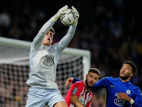 Kepa chuộc lỗi, Chelsea vào tứ kết League Cup