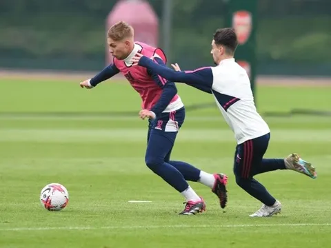 Smith Rowe nhận lời cảnh báo gay gắt