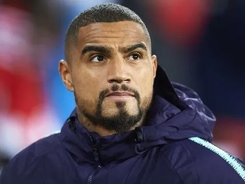 'Tiền đã khiến bóng đá bị nguyền rủa, cầu thủ chúng tôi giờ đây chỉ là những con số'