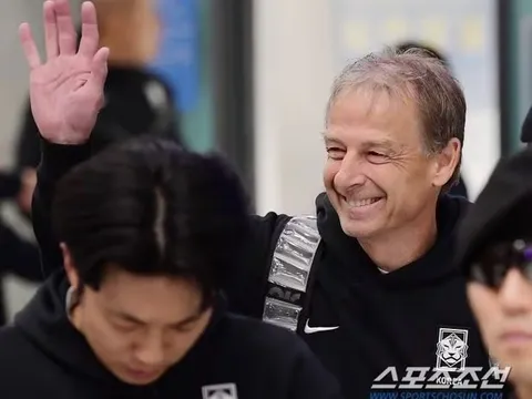 HLV Jurgen Klinsmann có hành động khiến CĐV Hàn Quốc phẫn nộ