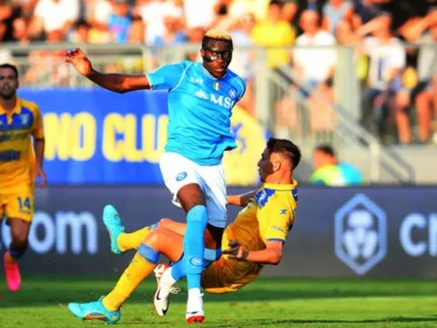 Khi Osimhen bật chế độ hủy diệt