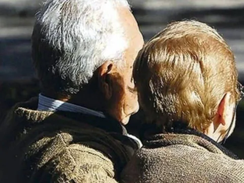 Khi về già: Cha mẹ khôn ngoan không bao giờ nói 3 điều này với con cái