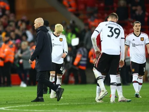 Nguyên nhân khiến Man Utd thảm bại trước Liverpool