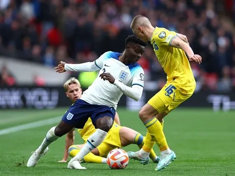 Khó ngăn cản Bukayo Saka