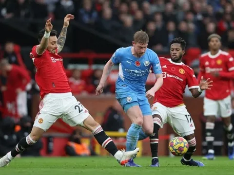 Khoảnh khắc lỗi của De Bruyne chỉ ra điểm đáng xấu hổ của Man Utd