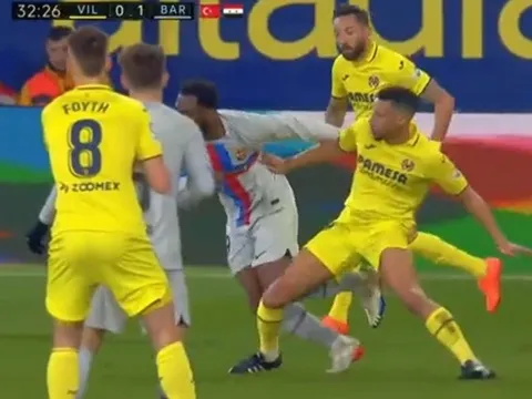 Khoảnh khắc cựu sao Arsenal dính chấn thương ghê rợn