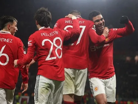 Khoảnh khắc động lòng người tại Old Trafford buộc Rashford lên tiếng