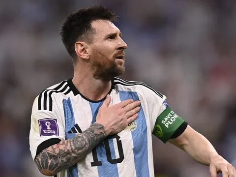 Khoảnh khắc thiên tài của Messi cứu Argentina