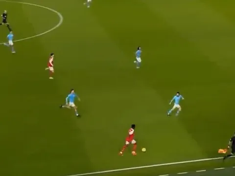 Khoảnh khắc trước Arsenal củng cố sự điên rồ của Pep Guardiola