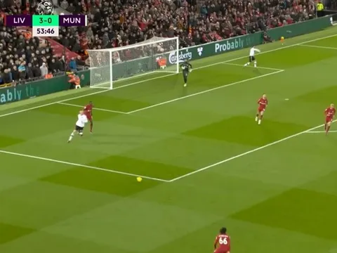 Khoảnh khắc xấu hổ của Bruno Fernandes