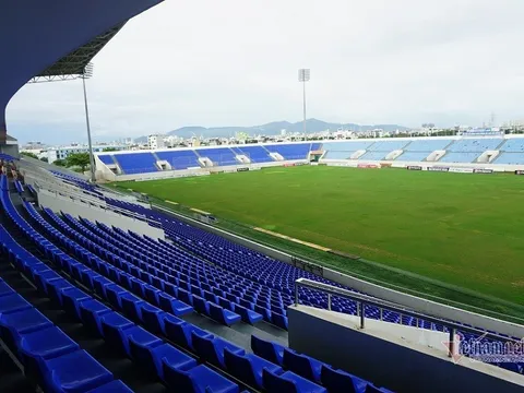 Không được đá sân nhà, HLV V-League buông lời xót xa