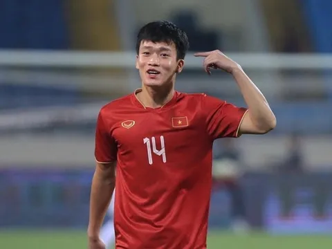 Không được HLV Philippe Troussier cho vào sân, Hoàng Đức gửi thông điệp ẩn ý
