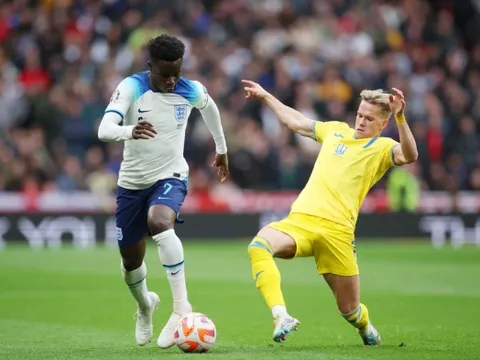 Không kèm được Saka, Mudryk bị Gerrard chê bai