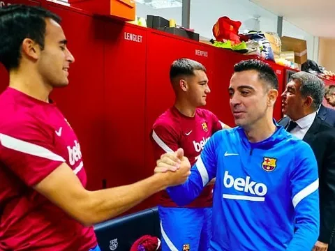 Không khí phòng thay đồ Barca ngày đầu Xavi trở lại