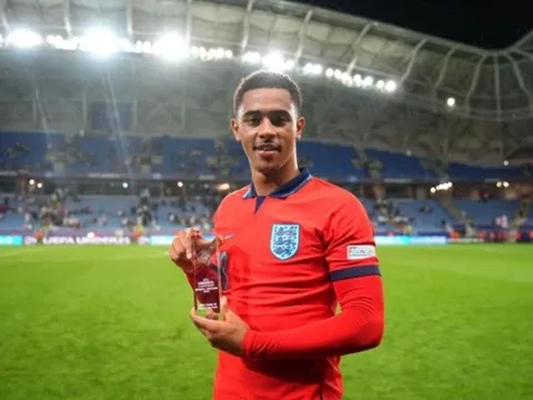 Scholes ngạc nhiên vì tài năng bị ngó lơ tại Premier League