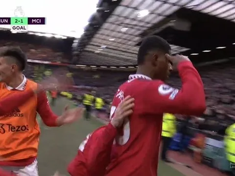 Không thể khác, Rashford là nhân vật tâm điểm ở derby Manchester