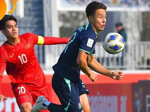 Khuất Văn Khang: 'Bất ngờ trước CĐV Việt Nam ở Uzbekistan'