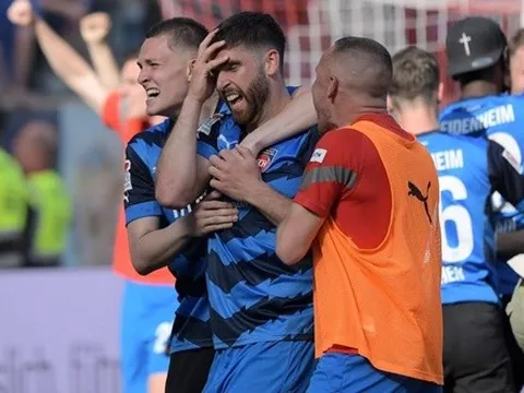Khung cảnh khó tin ngày hạ màn Bundesliga 2
