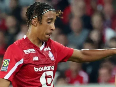 Khủng hoảng trung vệ, Real tính cạnh tranh mục tiêu với Man United và Liverpool