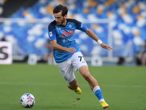 Khvicha Kvaratskhelia thần tượng Guti