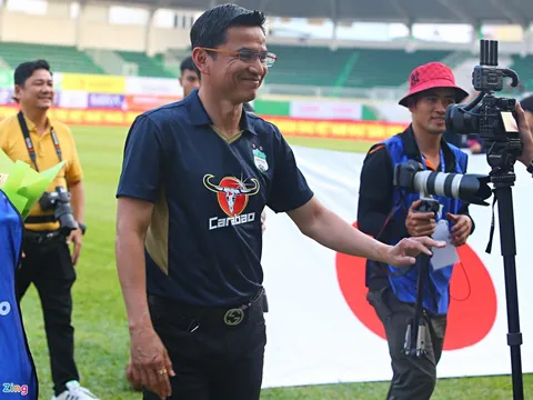 Kiatisuk chứng kiến U13 HAGL thất bại trước đối thủ Nhật Bản
