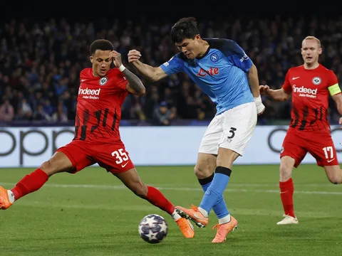 Kim Min-jae thay 'quái thú' và số áo trong mơ tại Old Trafford