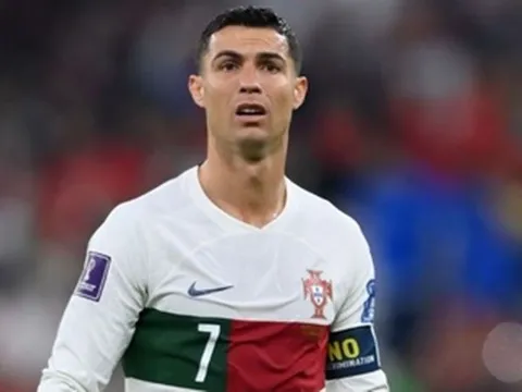 Ronaldo lập kỷ lục trong ngày rời World Cup