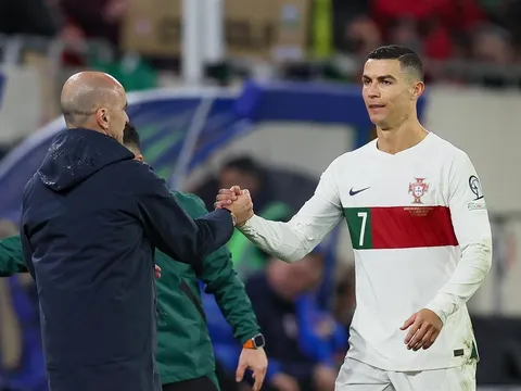 Chọn CR7 là nước cờ khôn ngoan của Roberto Martinez