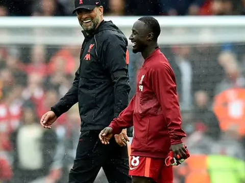 Bị hiểu sai ý, Klopp tranh cãi với truyền thông