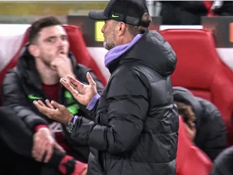 Klopp "cạn lời" vì sự khó tin của Nunez