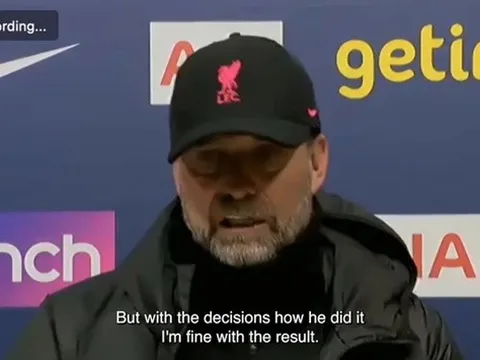 Klopp: "Chân cậu ấy sẽ gãy"