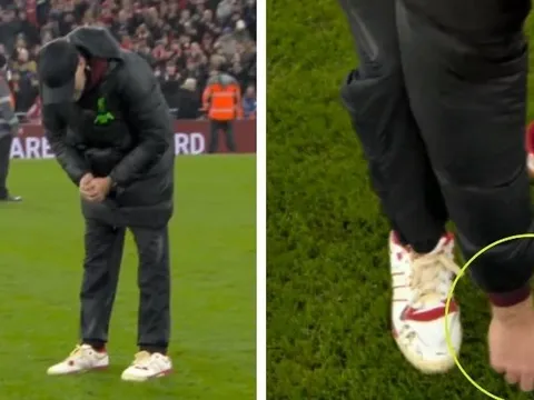 Klopp đánh rơi nhẫn cưới khi ăn mừng chiến thắng
