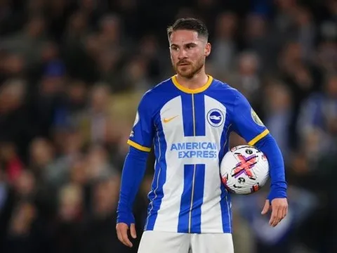 Klopp phản ứng bất ngờ khi được hỏi về Allister