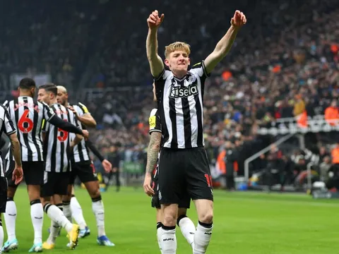 Klopp thán phục trước Newcastle