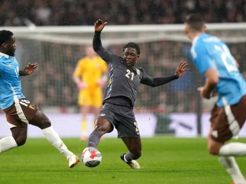 Kobbie Mainoo giúp Man United "thôi đau" Greenwood