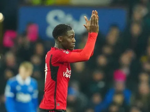 'Mainoo giờ giỏi hơn cả Casemiro, Amrabat'