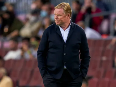 Koeman bay ghế vì người cũ Man Utd