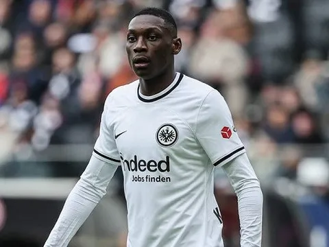 Frankfurt báo giá cực choáng cho mục tiêu Man Utd