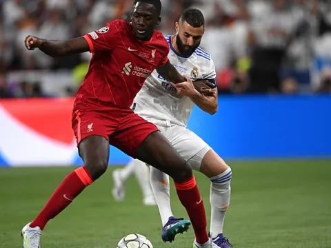 Klopp giải thích lý do thay trung vệ từ sớm