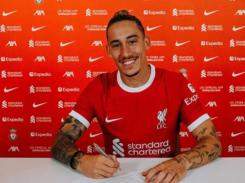 CHÍNH THỨC: Kostas Tsimikas gia hạn với Liverpool