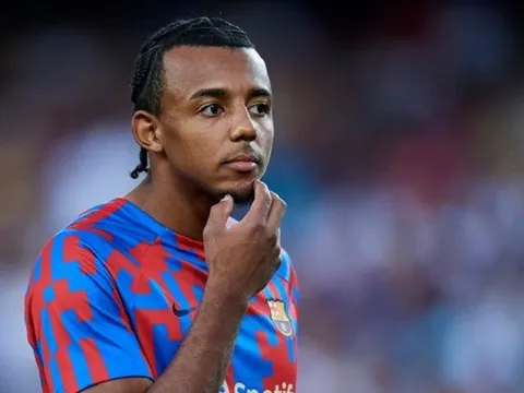 Chiêu mộ đá tảng Barca, Arsenal chạm mặt đối thủ nặng ký