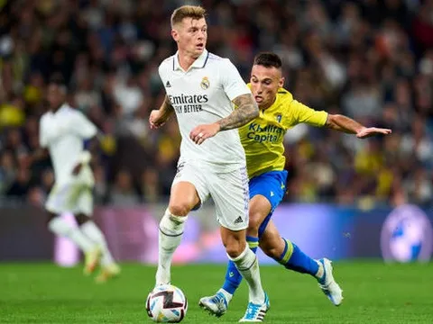 Kroos lập siêu phẩm, Real rút ngắn khoảng cách với Barca