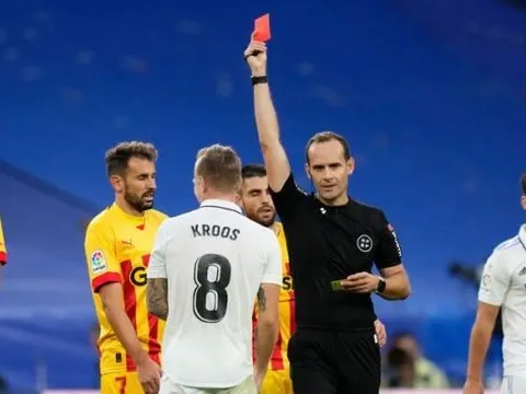 Kroos nhận thẻ đỏ đầu tiên trong sự nghiệp