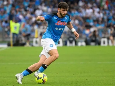 Premier League đón cú sốc Kvaratskhelia